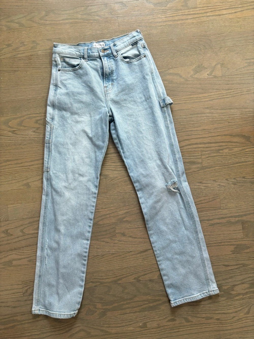 Cello women’s light wash distressed straight leg jeans size 1